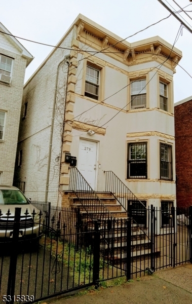 Primary Photo - 279 W Runyon St