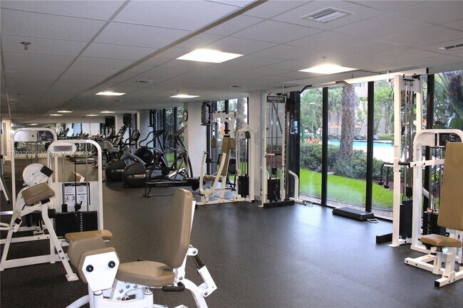 Building Photo - 540 Brickell Key Dr