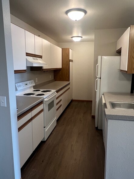 Primary Photo - Pine Tree Village Apartments