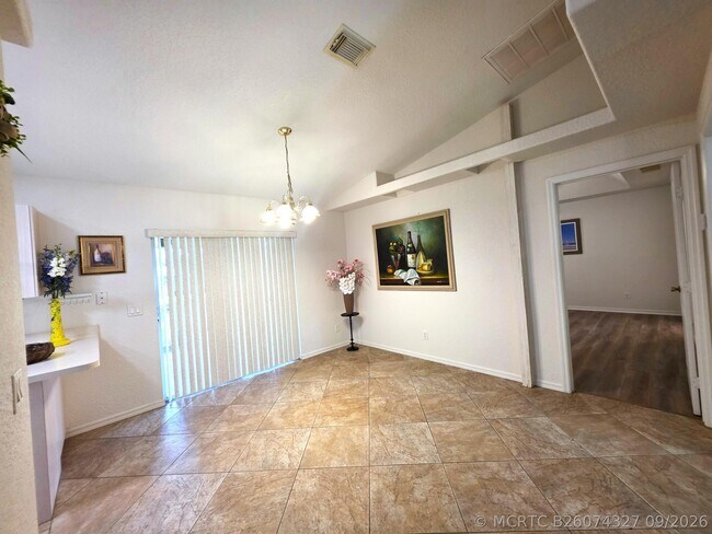 Building Photo - 6707 Coquina Ave