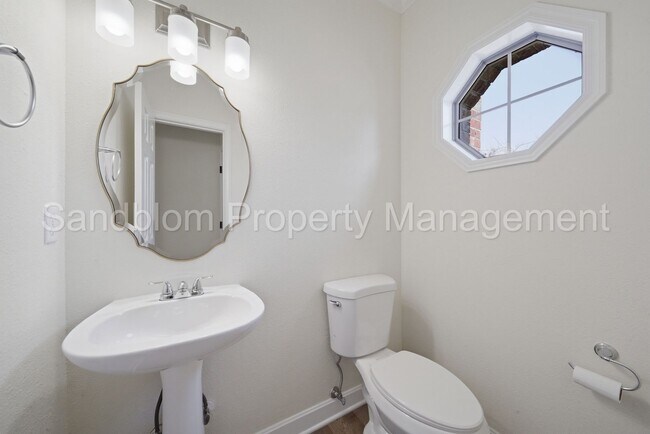 Building Photo - For Lease | Jenks | Available Now!