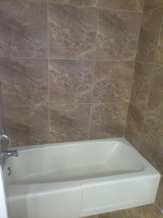 Building Photo - Pool Home 3 bedroom 2 bathroom Long term