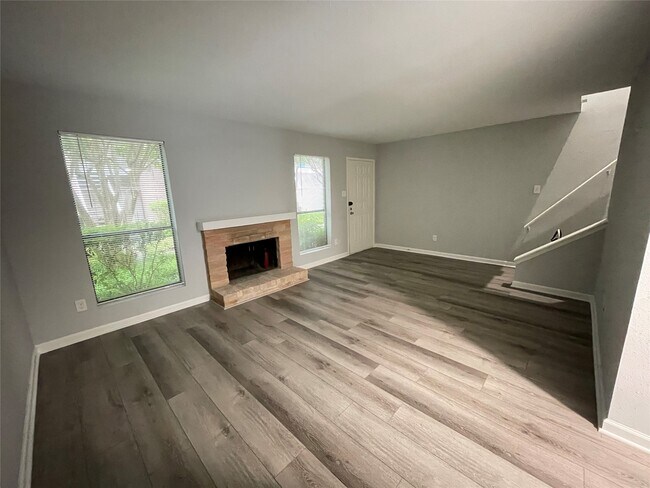 Building Photo - 2120 Wilcrest Dr