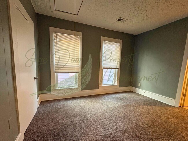 Building Photo - AVAILABLE NOW!!!!!