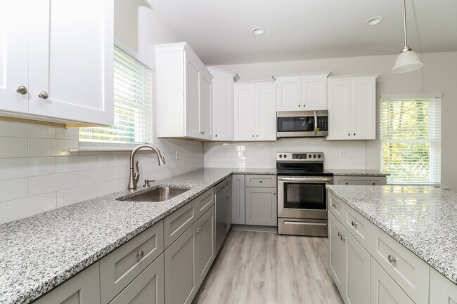 Building Photo - 215 Claudette Dr