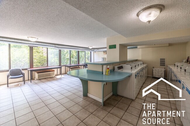 Building Photo - 2754 N Hampden Ct