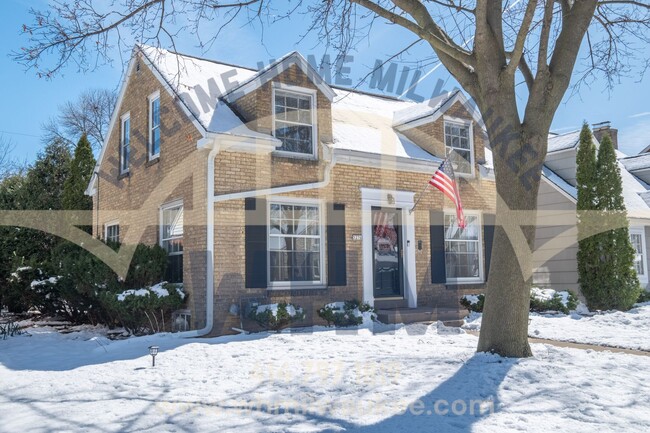 Building Photo - Gem of a 3 Bedroom Home in Whitefish Bay -...