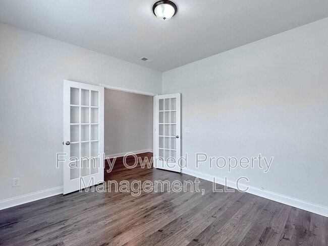 Building Photo - 302 Witch Hazel St