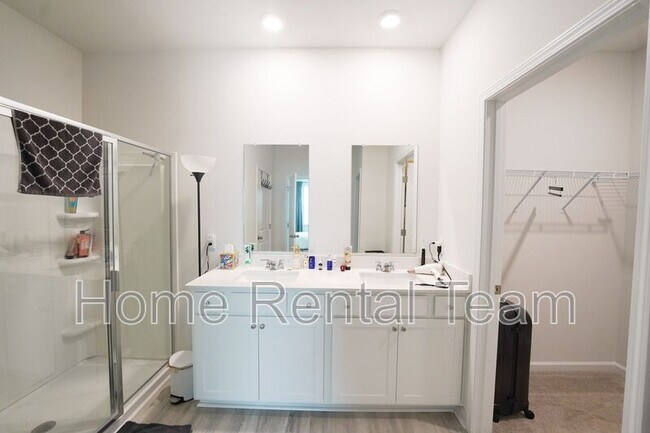 Building Photo - 156 Kraft Kove