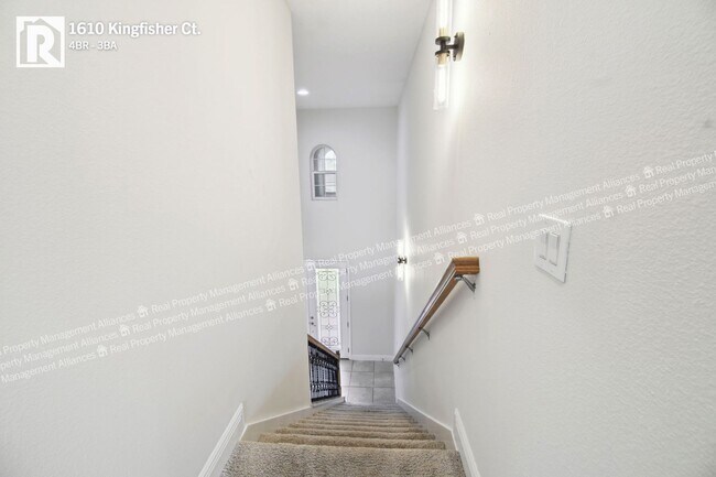 Building Photo - 1610 Kingfisher Ct
