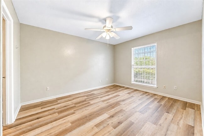 Building Photo - 6606 De Moss Dr