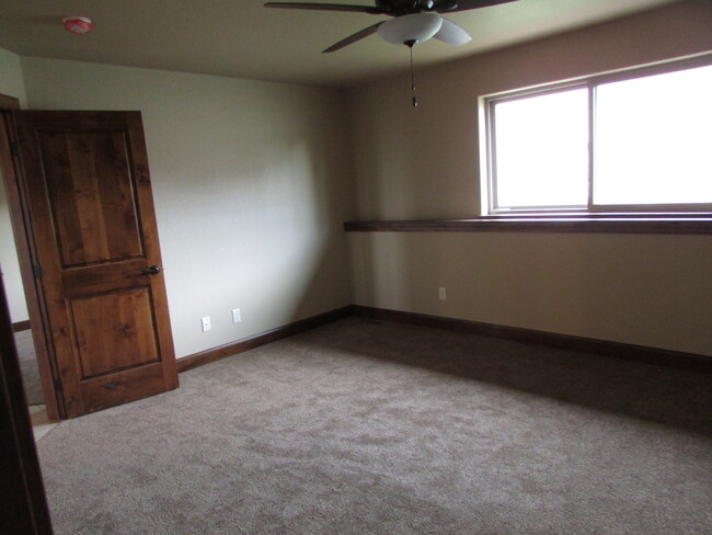 Building Photo - 3 BEDROOM | 2 BATH | TOWNHOME | SOUTH