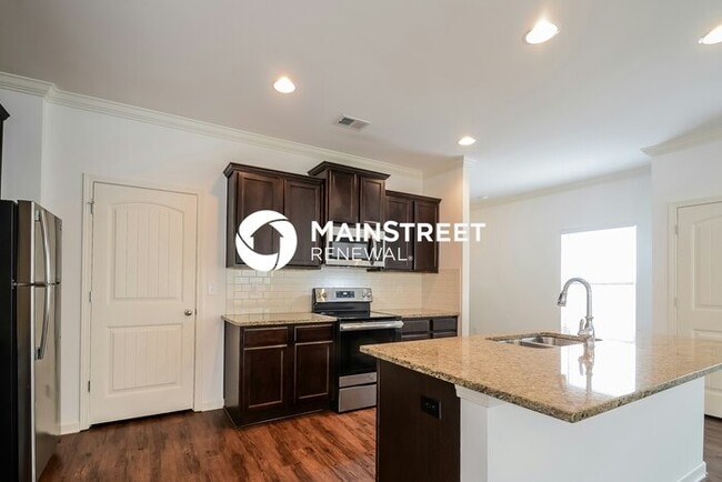 Building Photo - 4 Bedroom Pet-Friendly Home in Fultondale, AL with Main Street Renewal