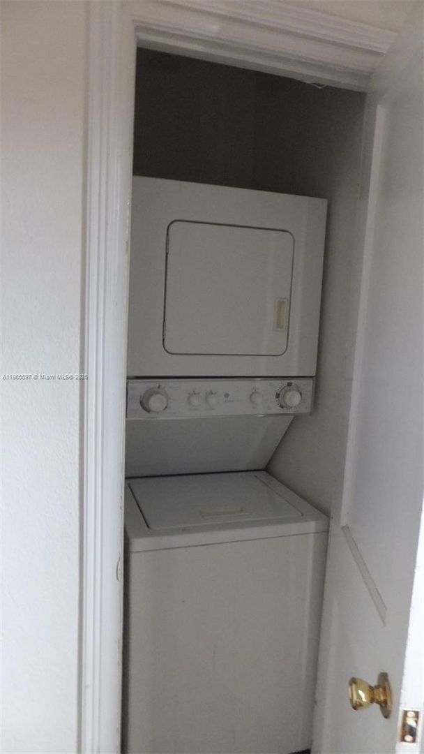 Building Photo - 200-210 NE 110th Street 200-210, Miami, FL...