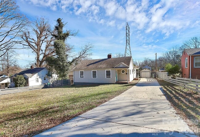 Building Photo - 2019 Highland St