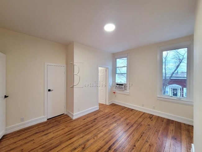 Building Photo - NEWLY RENOVATED==> 2BED + HOME OFFICE ==> DISHWASHER ==> PRIME ASTORIA ==>