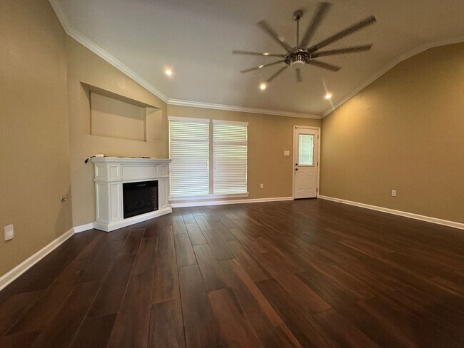 Building Photo - Beautiful Home for Lease in Denham Springs