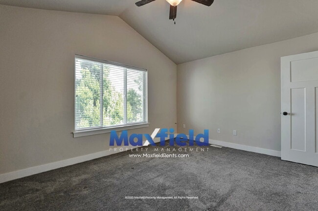 Building Photo - Heart of Riverton Pet Friendly Townhouse 3 BD 2.5 BA 2 GAR