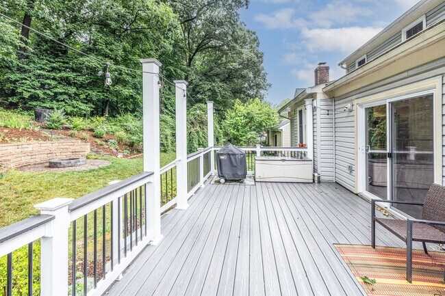 Building Photo - 9843 Campbell Dr