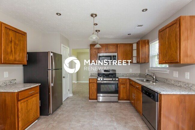 Building Photo - 4 Bedroom Pet-Friendly Home in Charlotte, NC with Main Street Renewal