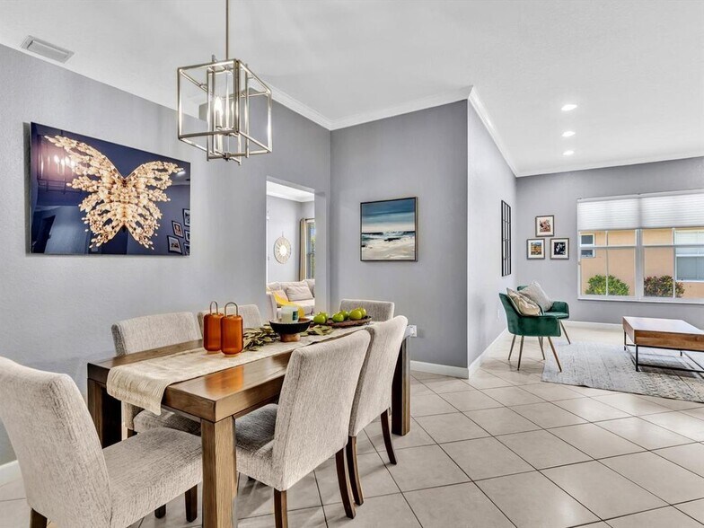 Building Photo - 14304 S Royal Cove Cir