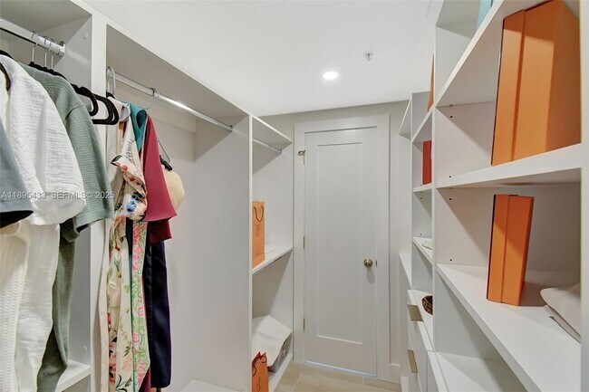 Building Photo - 3370 Hidden Bay Dr