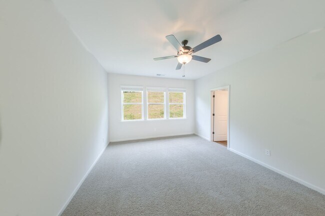 Building Photo - Never-Lived-In 3BR/3BA Home Featuring Modern Design & Premium Finishes