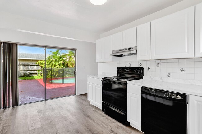 Building Photo - 8211 NW 45th Ct