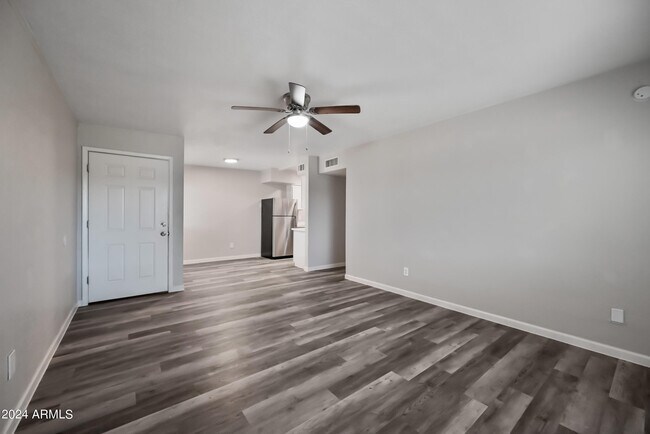 Building Photo - 1518 W Colter St