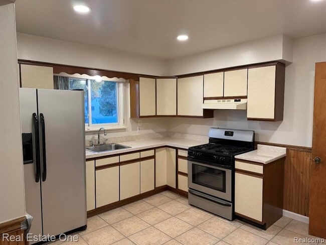 Building Photo - 5943 Whitefield St