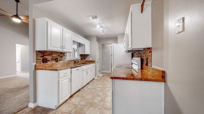 Building Photo - 4 Bedrooms, 2 Bathrooms in the Heart of Richmond Hill - Mulberry Subdivision