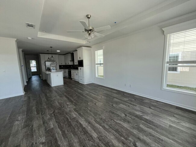 Building Photo - 117 N Lake Dr