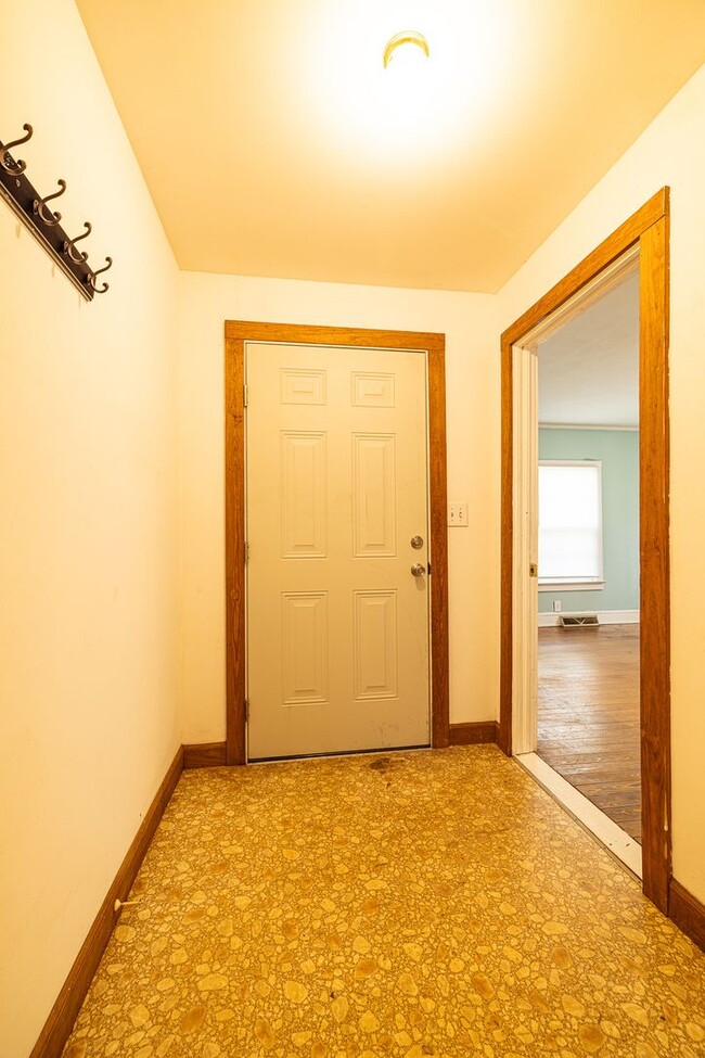 Building Photo - Spacious House on Old Six Mile Rd. - Water...
