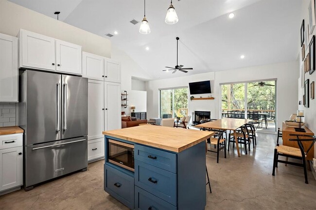 Building Photo - 805 Gallagher Dr