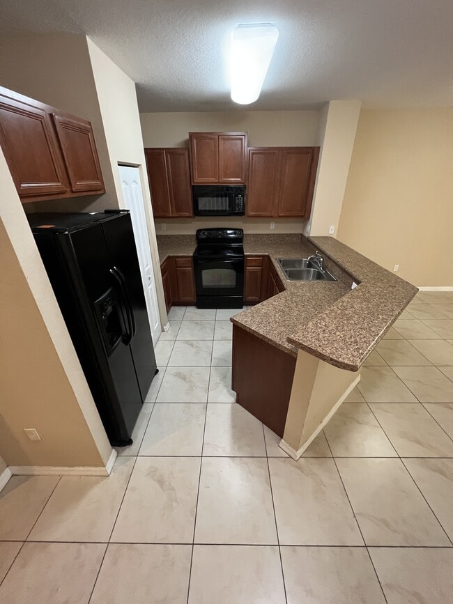 Building Photo - 3530 NW 29th Ct