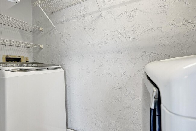 Building Photo - 2641 Gately Dr W