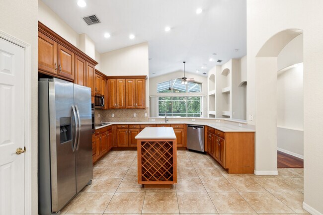 Building Photo - 27417 Silver Thatch Dr