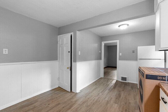 Building Photo - Charming Updated 2 Bed, 1 Bath Ranch – A H...
