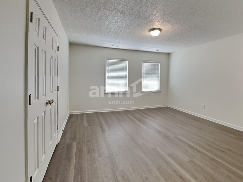 Building Photo - 1407 Hyalyn Ct