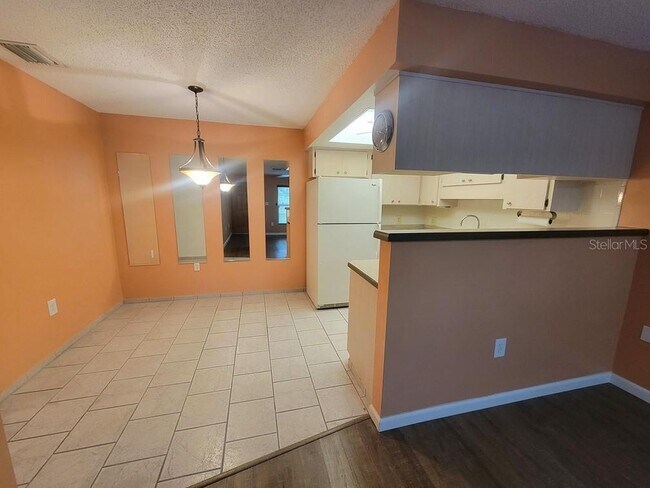 Building Photo - 6141 Chesham Dr