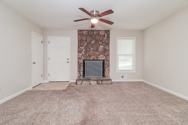 Building Photo - 3797 Kathryn Dr SW