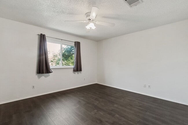 Building Photo - 1305 Cedar Brook Dr