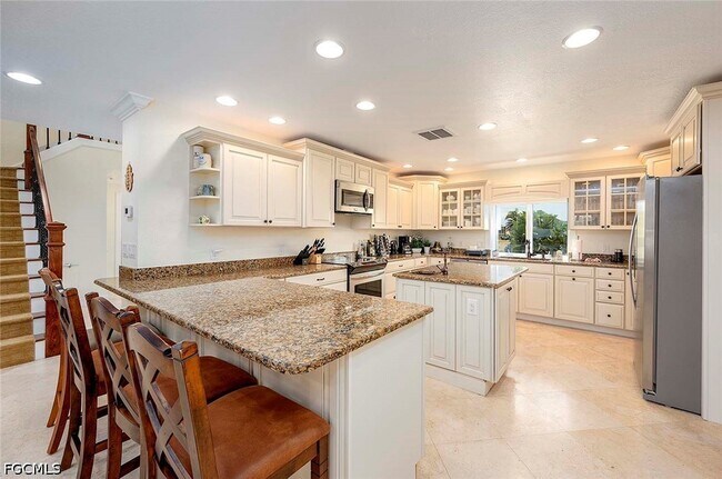 Building Photo - 5208 SW 8th Ct