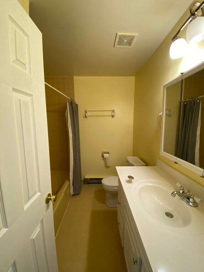 Bath - 73 Boileau Ct
