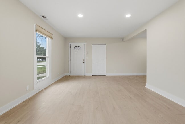 Building Photo - 763 Wellington Ave