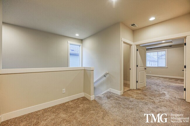 Building Photo - Spacious 4 BD Home with Private Backyard & Community Amenities!