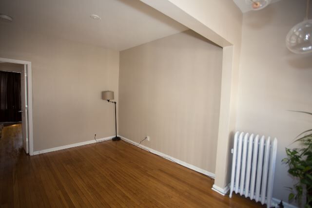 Building Photo - 4312 N Clarendon Ave