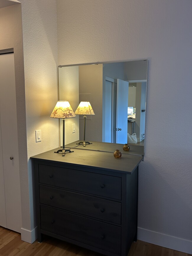 Building Photo - 57 Lakeshore Ct