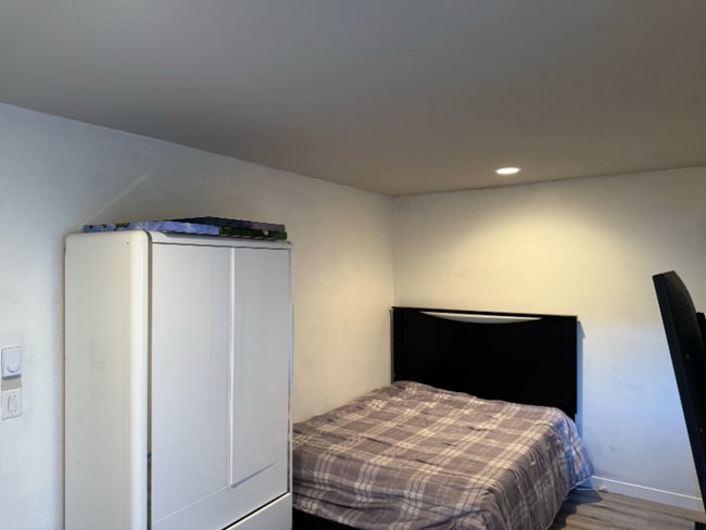 Building Photo - 162 SW Howard Pl N