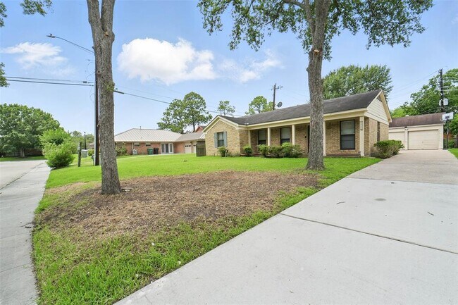 Building Photo - 9030 Bassoon Dr